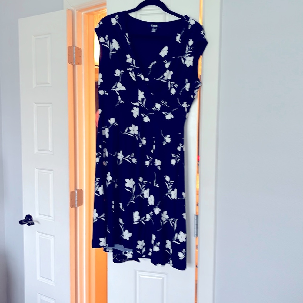 Size large Chaps navy blue floral dress. Pull over. Worn once.